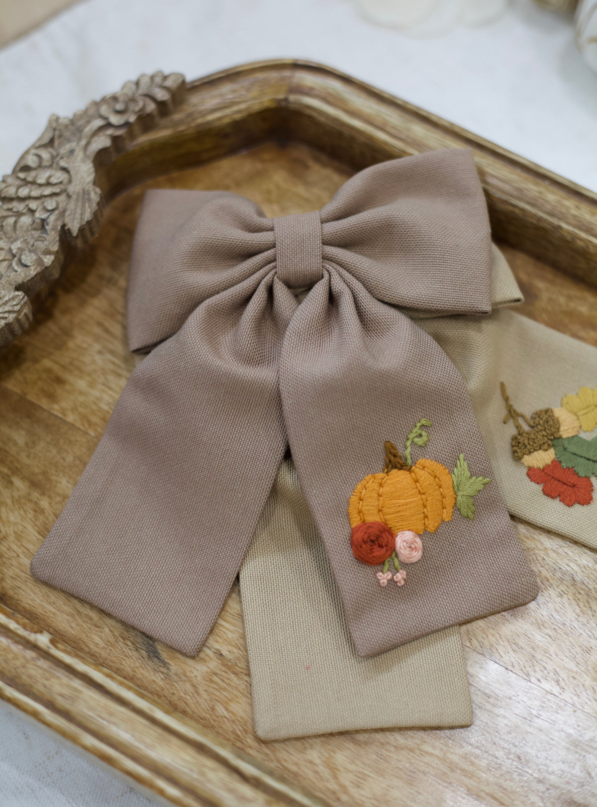 Pumpkin Harvest Bow — Mocha