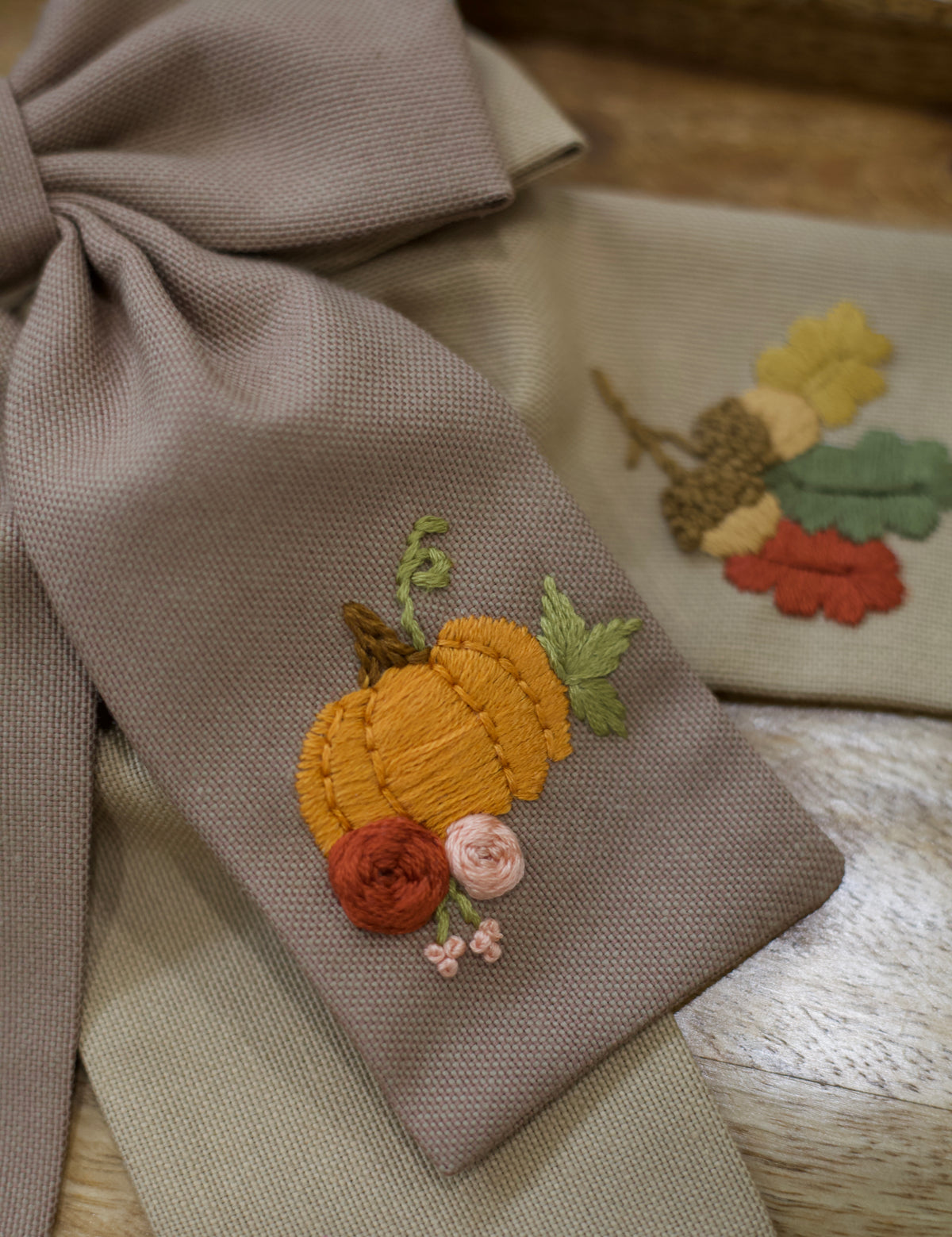 Pumpkin Harvest Bow — Mocha