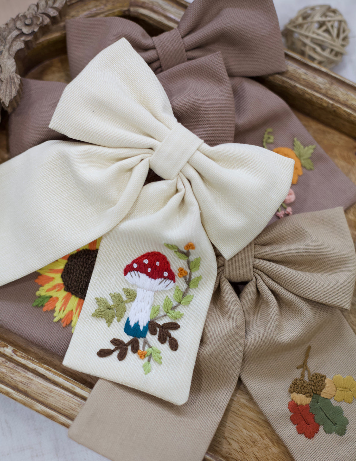 Woodland Mushroom Bow — Ivory